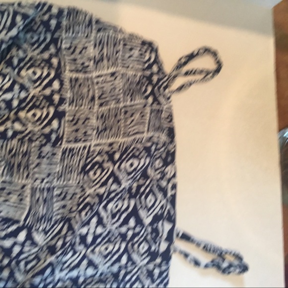 Blue and white romper - Picture 3 of 3